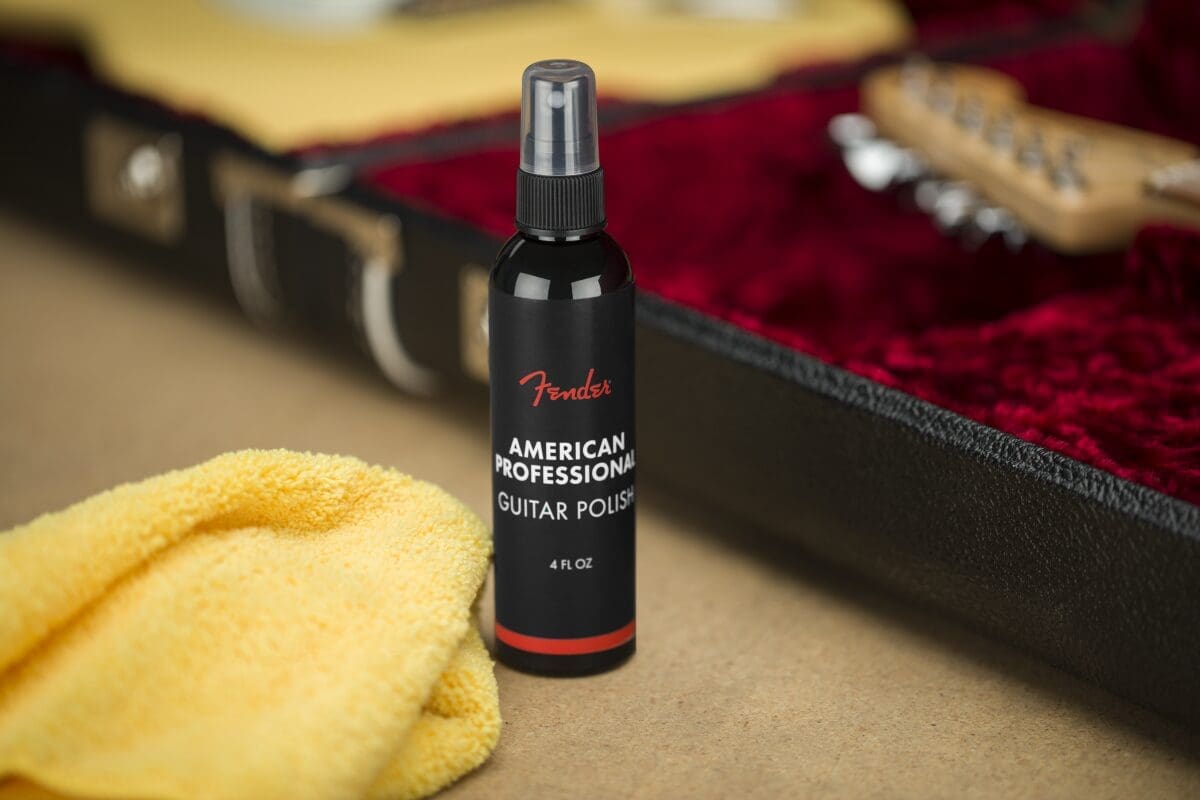Fender® Polish and Cloth Care Kit (2 pack) MODEL #: 0990528000 UPC #: 885978739097 SAP NAME: 4 OZ POLISH & CLOTH CARE KIT (2-PK) - Image 4