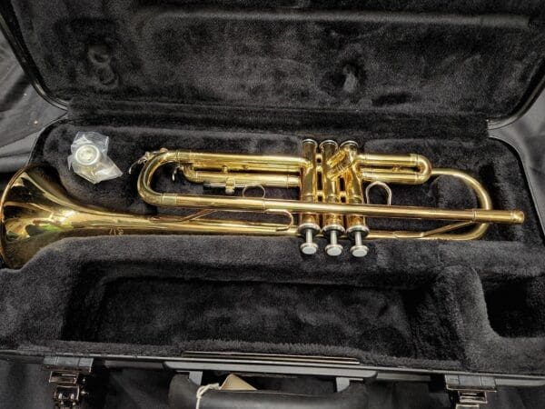 Yamaha Trumpet Rental Instruments with case and mouthpiece etc