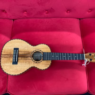 Kamaka HF-2D Deluxe Koa Concert Ukulele with Case Used – Mint $2,695 - Image 2
