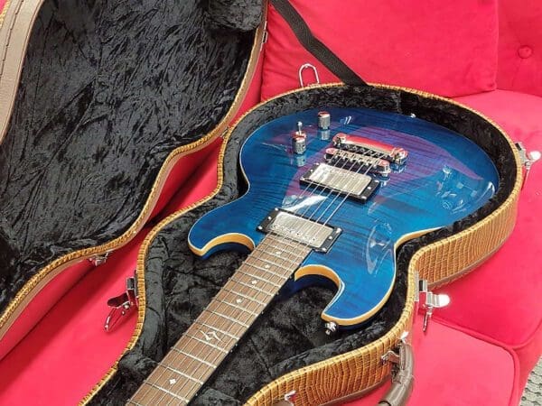 DBZ Royale FM Double Cut Trans Blue with deluxe case - Image 10