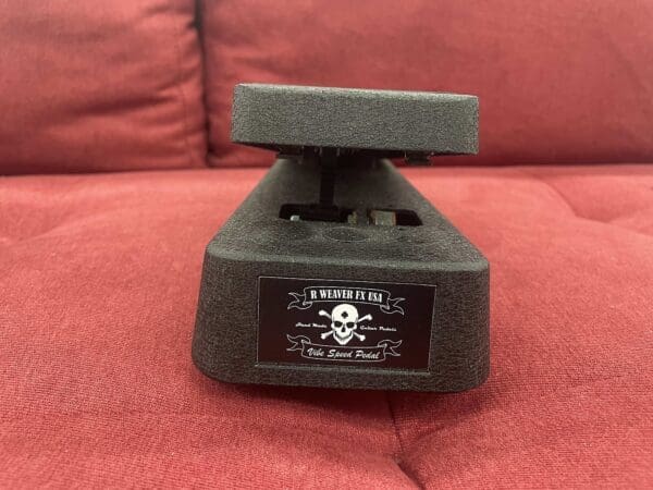 R Weaver FX Midnight Vibe W/ Expression Pedal - Black - Image 6