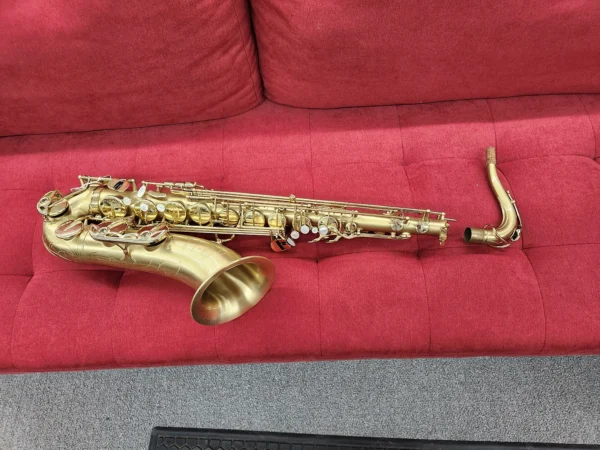 Selmer Series III tenor sax - Brushed finish with Protec Case - Image 2