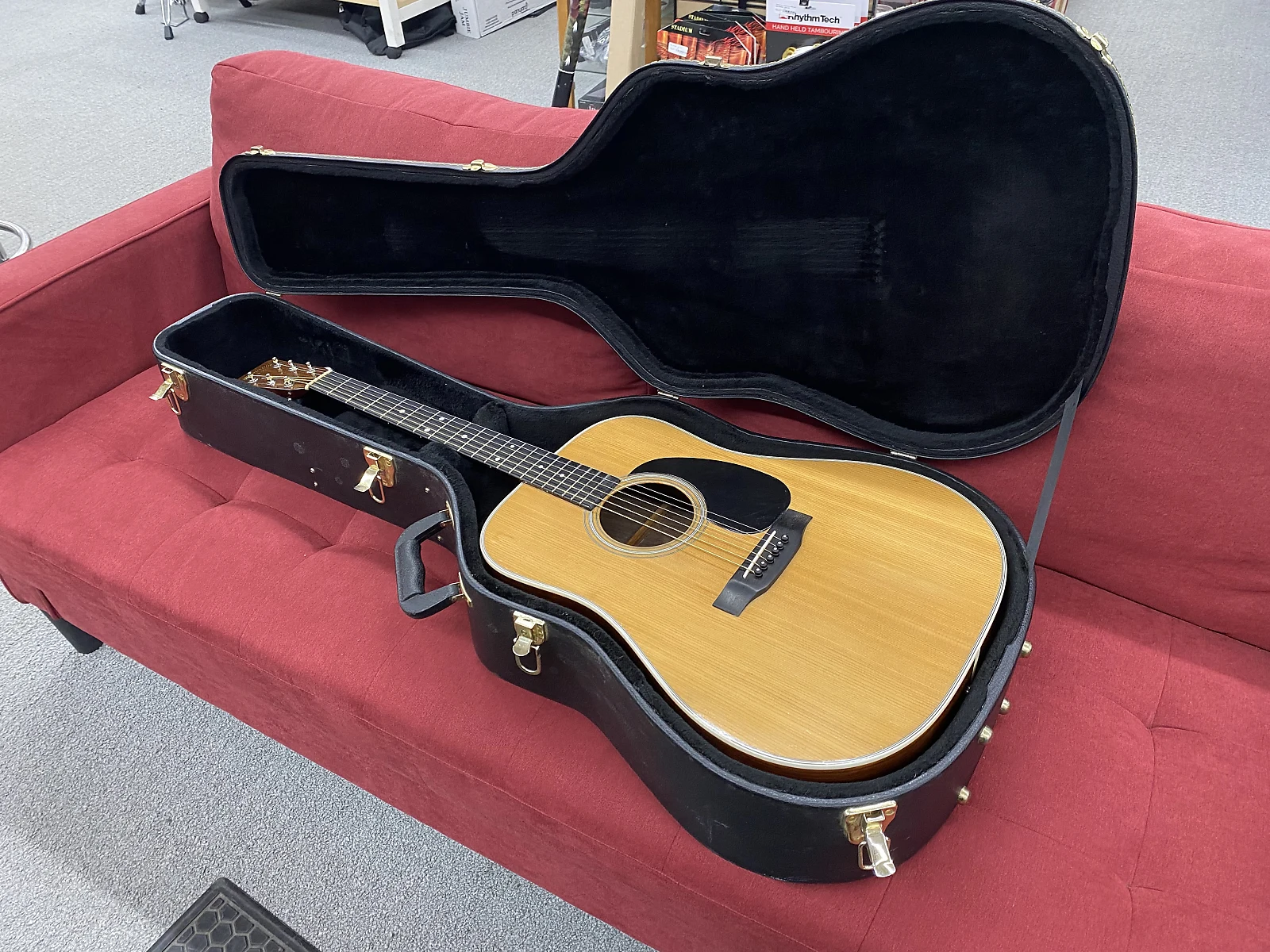 Martin D-28 Acoustic-Electric Guitar 1972 - Natural (refinished)