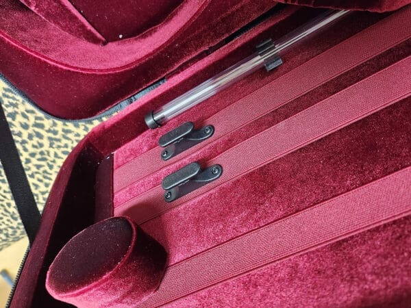 Yamaha deluxe violin case 4/4 AV10-CASE - Oblong - Image 5