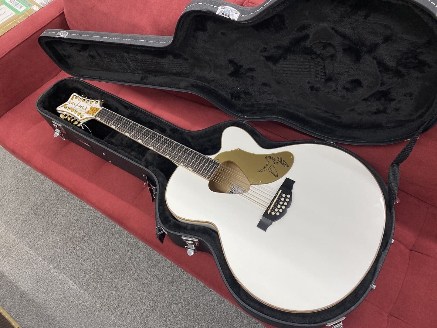 Gretsch G5022CWFE-12 Rancher Falcon Jumbo 12-String Cutaway Acoustic-Electric Guitar - White w/ Hard Case