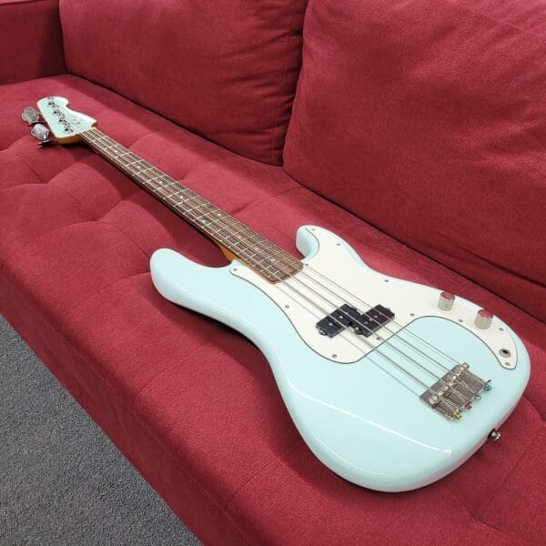 Squier Classic Vibe '60s Precision Bass FSR 2023 - Sonic Blue - Image 2