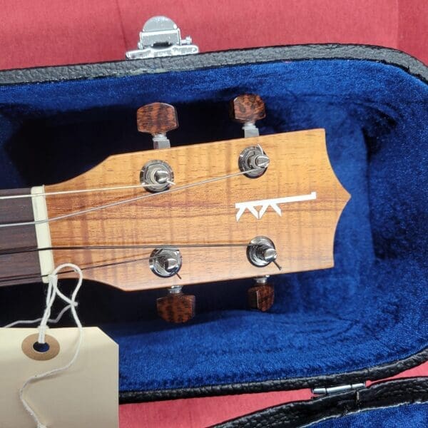 Kamaka Baritone Ukulele HF4 with Case 2025 - Solid Koa - Image 12