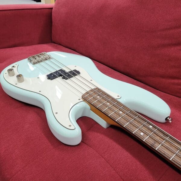 Squier Classic Vibe '60s Precision Bass FSR 2023 - Sonic Blue - Image 4