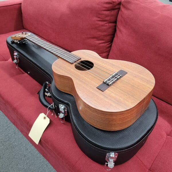 Kamaka Baritone Ukulele HF4 with Case 2025 - Solid Koa - Image 4