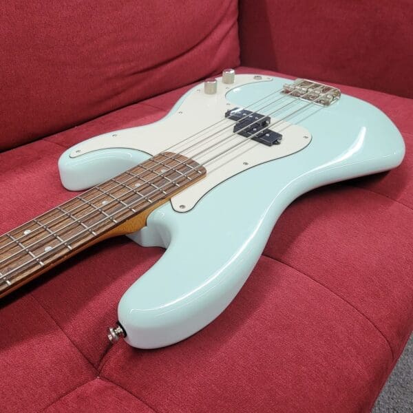 Squier Classic Vibe '60s Precision Bass FSR 2023 - Sonic Blue - Image 10