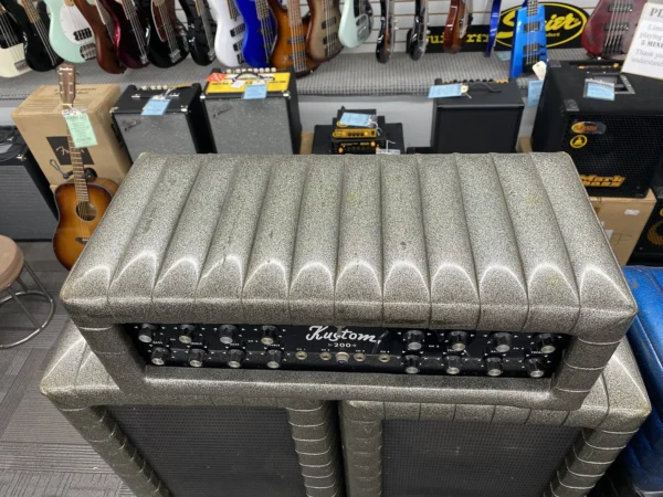 Kustom K200B-5 4-Channel 100 Watt Head with Pair of 4x10″ CTS Speaker Column Cabinets - Silver Sparkle - Image 5