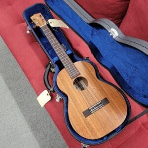 Kamaka Baritone Ukulele HF4 with Case 2025 - Solid Koa