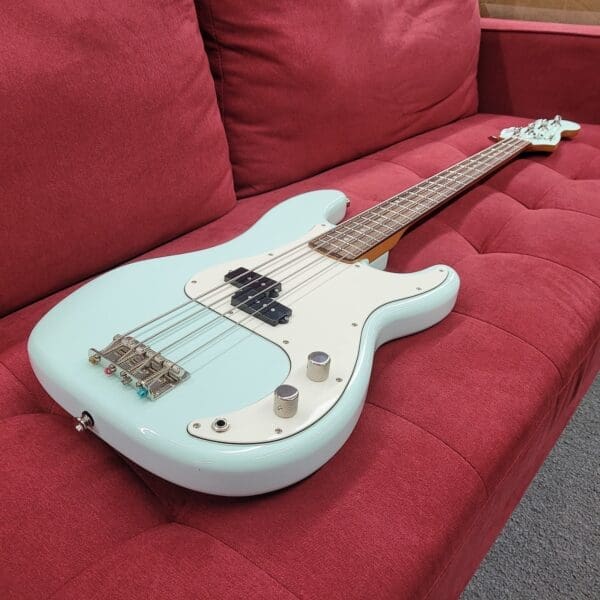 Squier Classic Vibe '60s Precision Bass FSR 2023 - Sonic Blue - Image 14