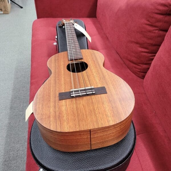 Kamaka Baritone Ukulele HF4 with Case 2025 - Solid Koa - Image 6