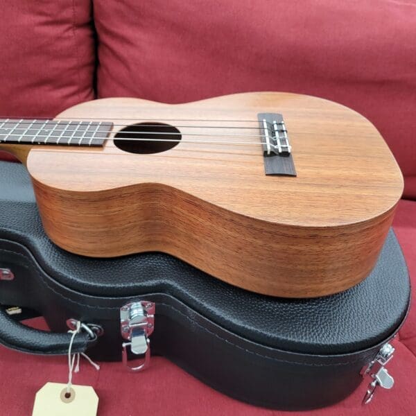Kamaka Baritone Ukulele HF4 with Case 2025 - Solid Koa - Image 7