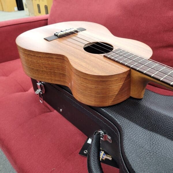 Kamaka Baritone Ukulele HF4 with Case 2025 - Solid Koa - Image 5