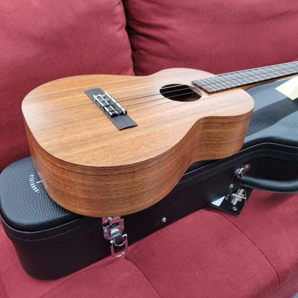Kamaka Baritone Ukulele HF4 with Case 2025 - Solid Koa - Image 8