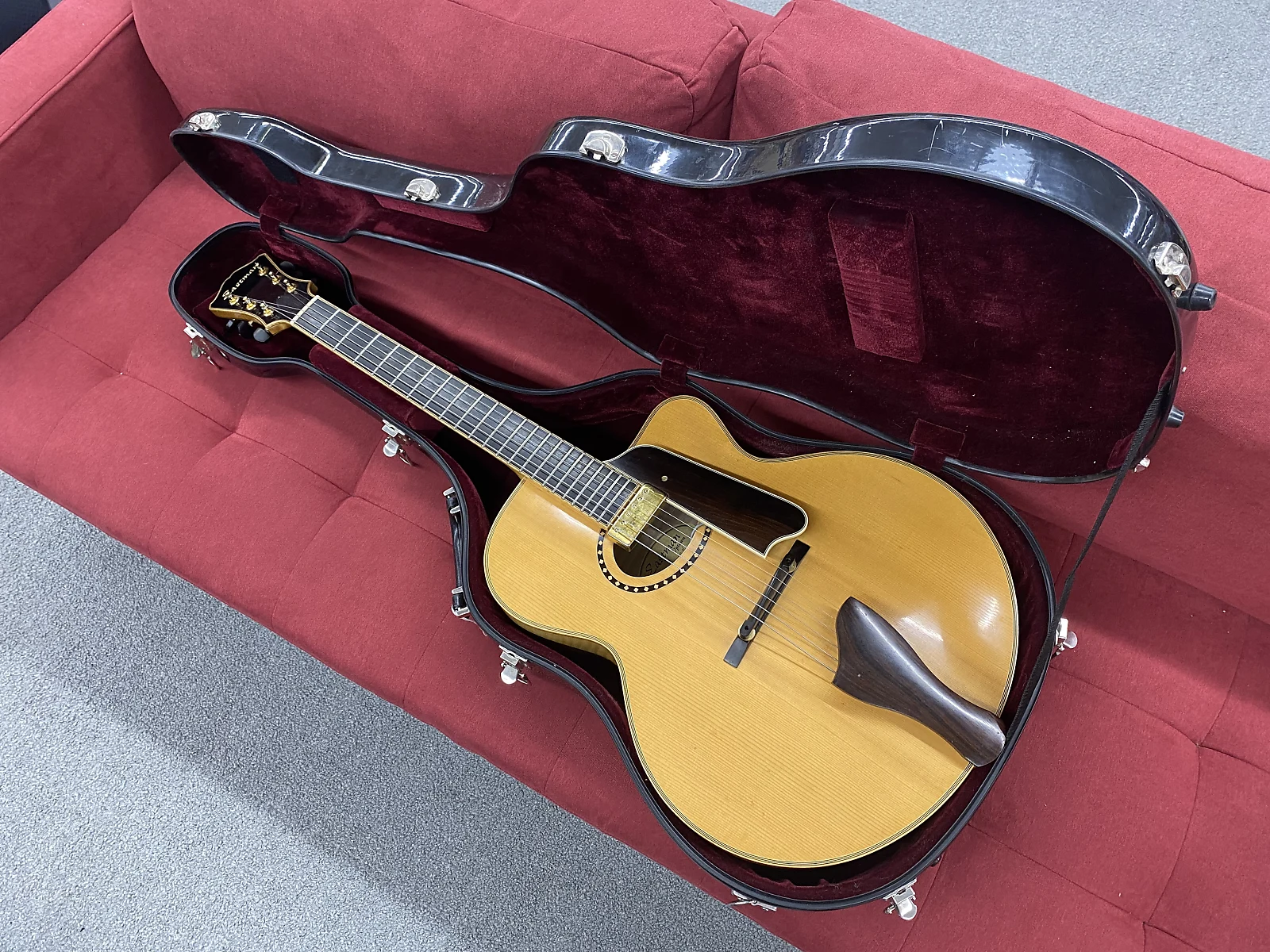 Eastman Uptown AR904C Hand Carved Oval Hole ArchTop Electric Guitar 2005 - Natural w/ Case Serial # 003