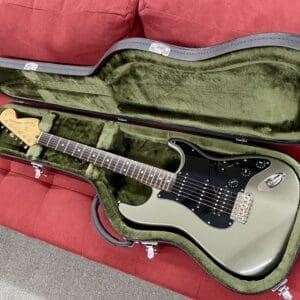 Fender Deluxe Strat HSS Electric Guitar 2001 - Pewter with Case