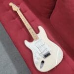Lefty Fender Standard Stratocaster with Maple Fretboard 1998- Arctic White