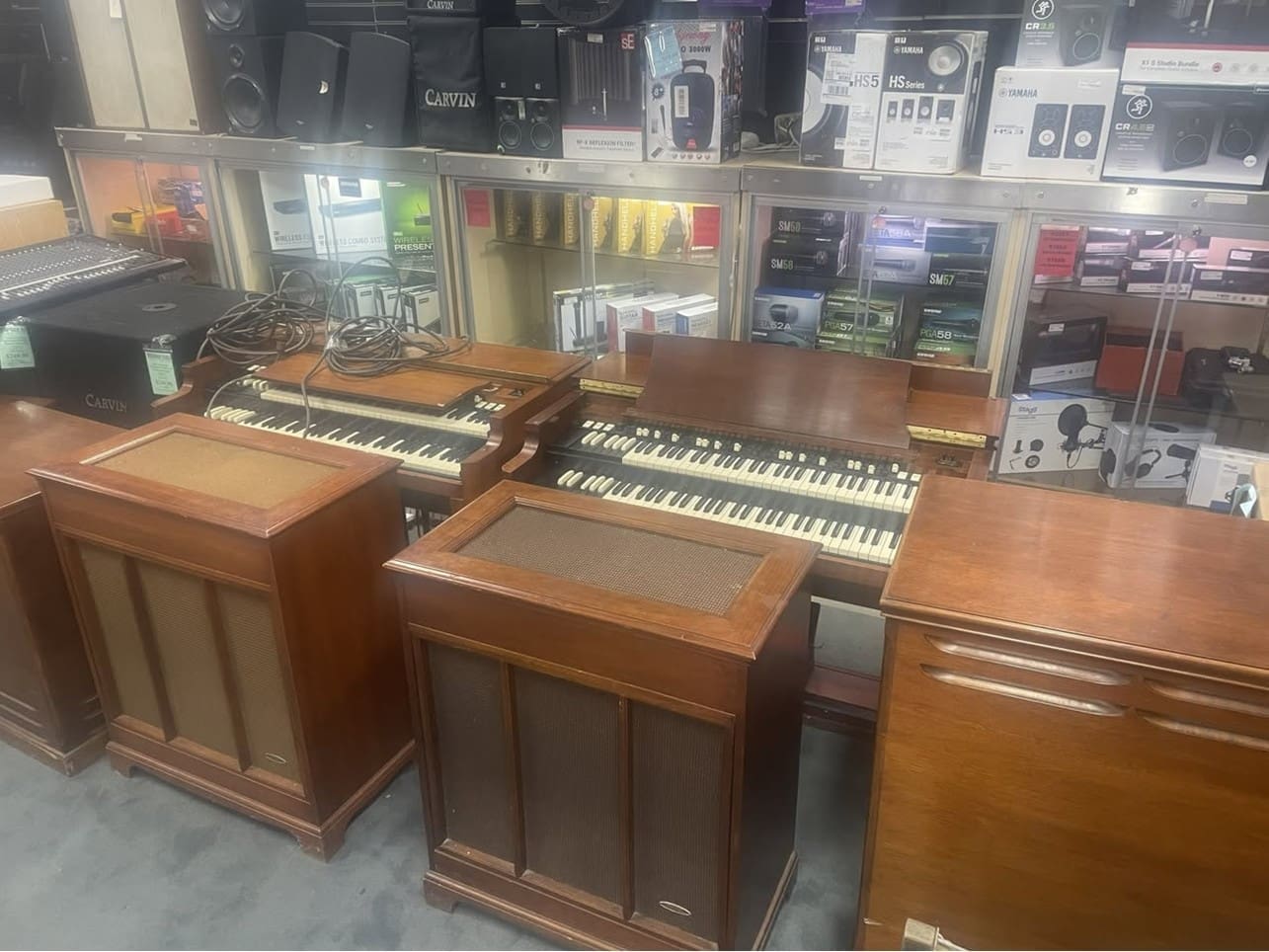 Vintage Hammond B3 Organs, Leslie Speakers & Accessories – Serious Buyers Only