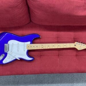 Fender MIM Standard Stratocaster, Maple Fingerboard, White Pickguard 1999 - Midnight Blue