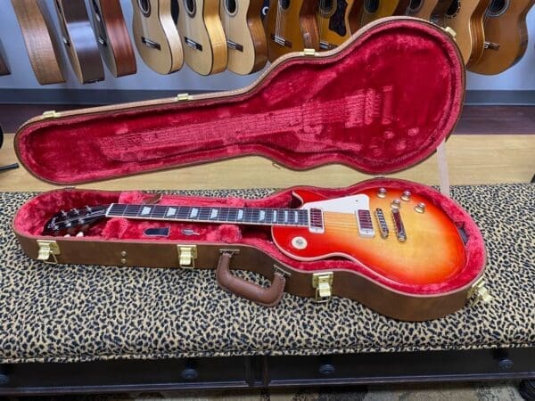 Gibson Les Paul Deluxe 70s Reissue 2021 - Cherry Sunburst