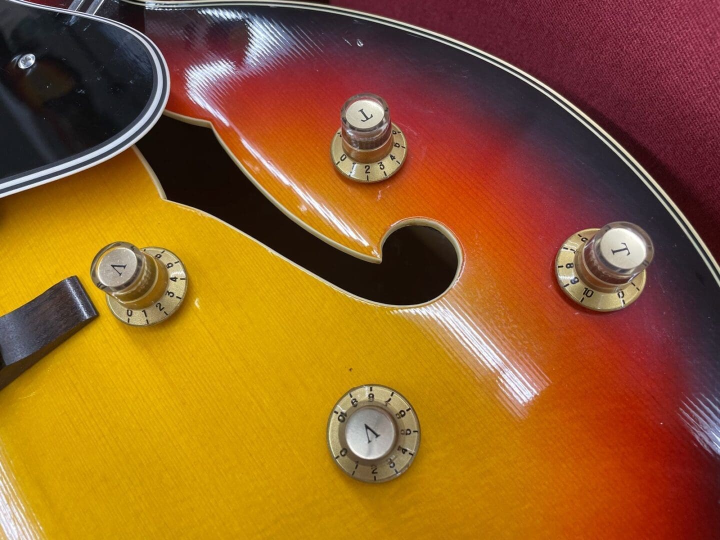 Univox Pro ES-175 Copy - Sunburst w/ Case - Image 8