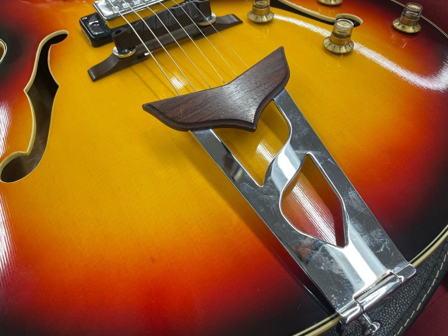 Univox Pro ES-175 Copy - Sunburst w/ Case - Image 4