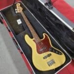 Fender Deluxe Active Jazz Bass with Case 2008- Vintage White