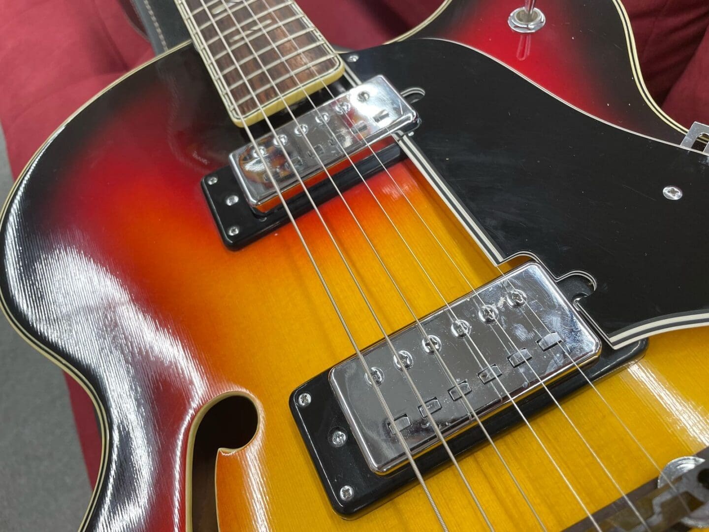 Univox Pro ES-175 Copy - Sunburst w/ Case - Image 3
