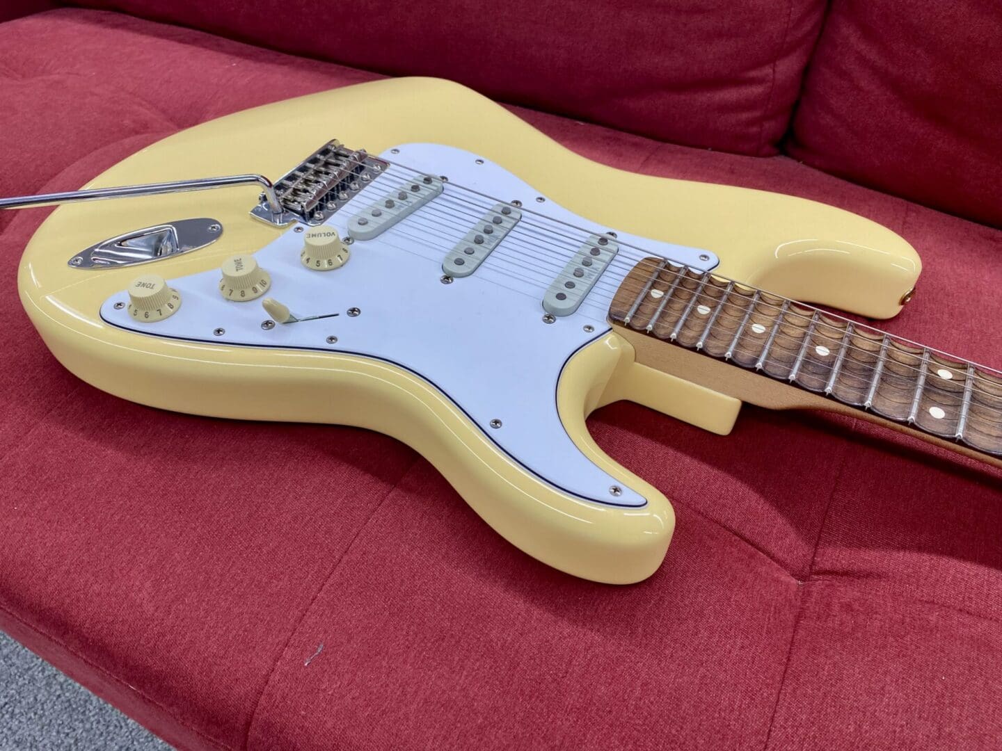 Fender Yngwie Malmsteen Stratocaster with Scalloped Rosewood Fingerboard 2017 - Vintage White - Image 7