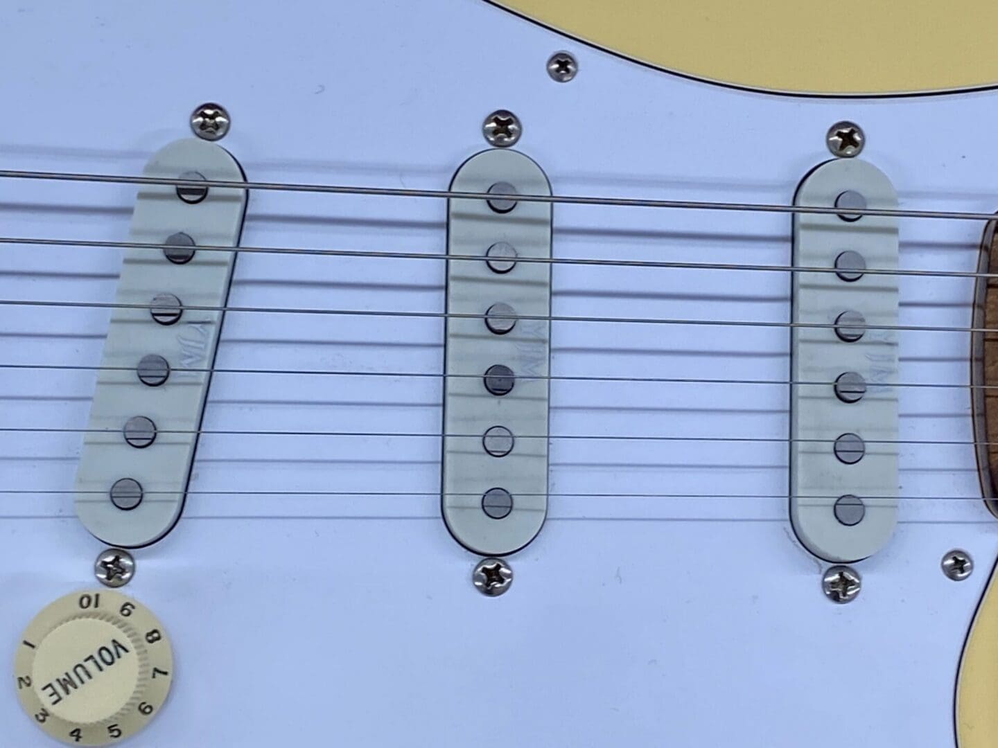 Fender Yngwie Malmsteen Stratocaster with Scalloped Rosewood Fingerboard 2017 - Vintage White - Image 8