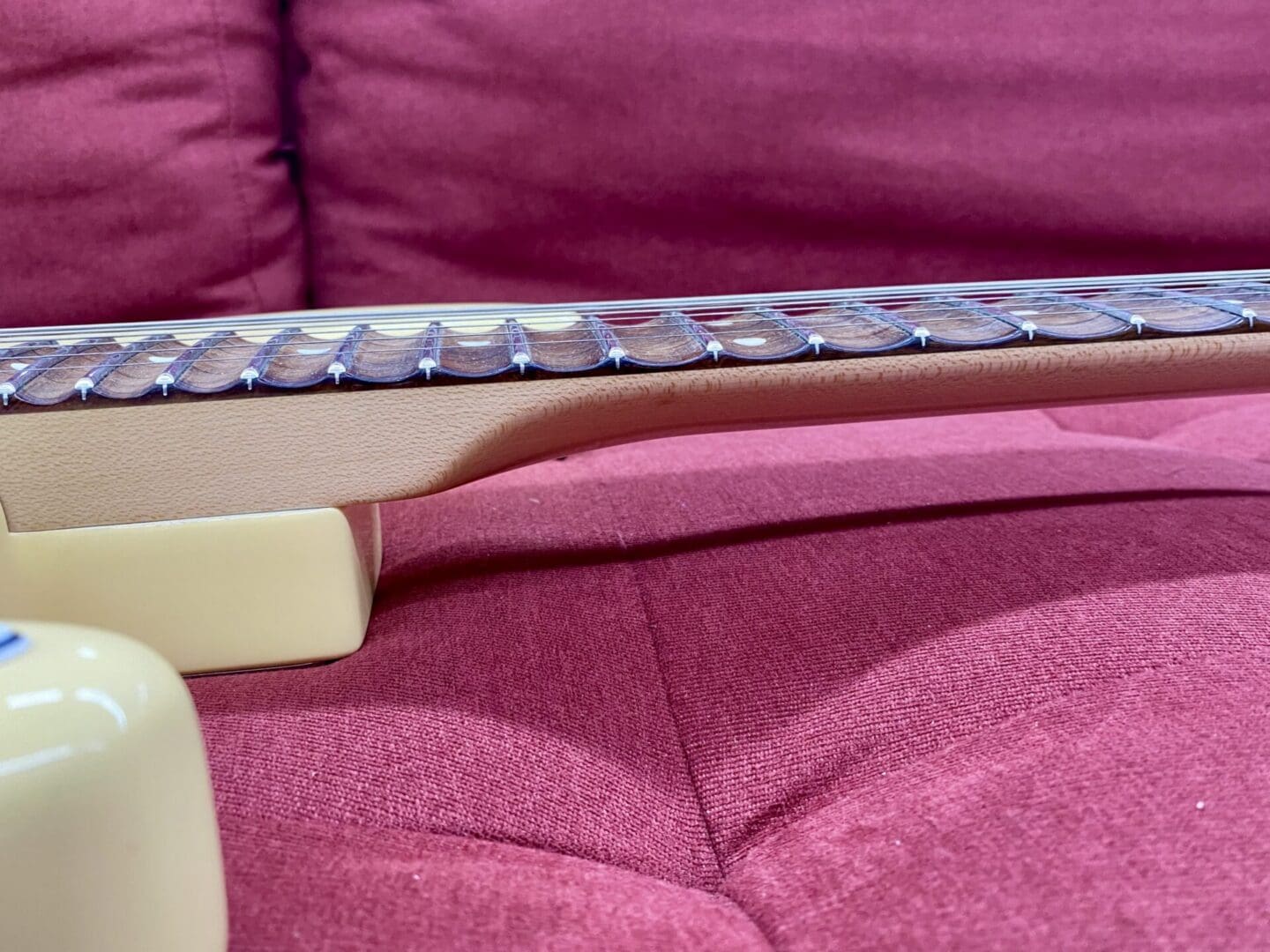 Fender Yngwie Malmsteen Stratocaster with Scalloped Rosewood Fingerboard 2017 - Vintage White - Image 17