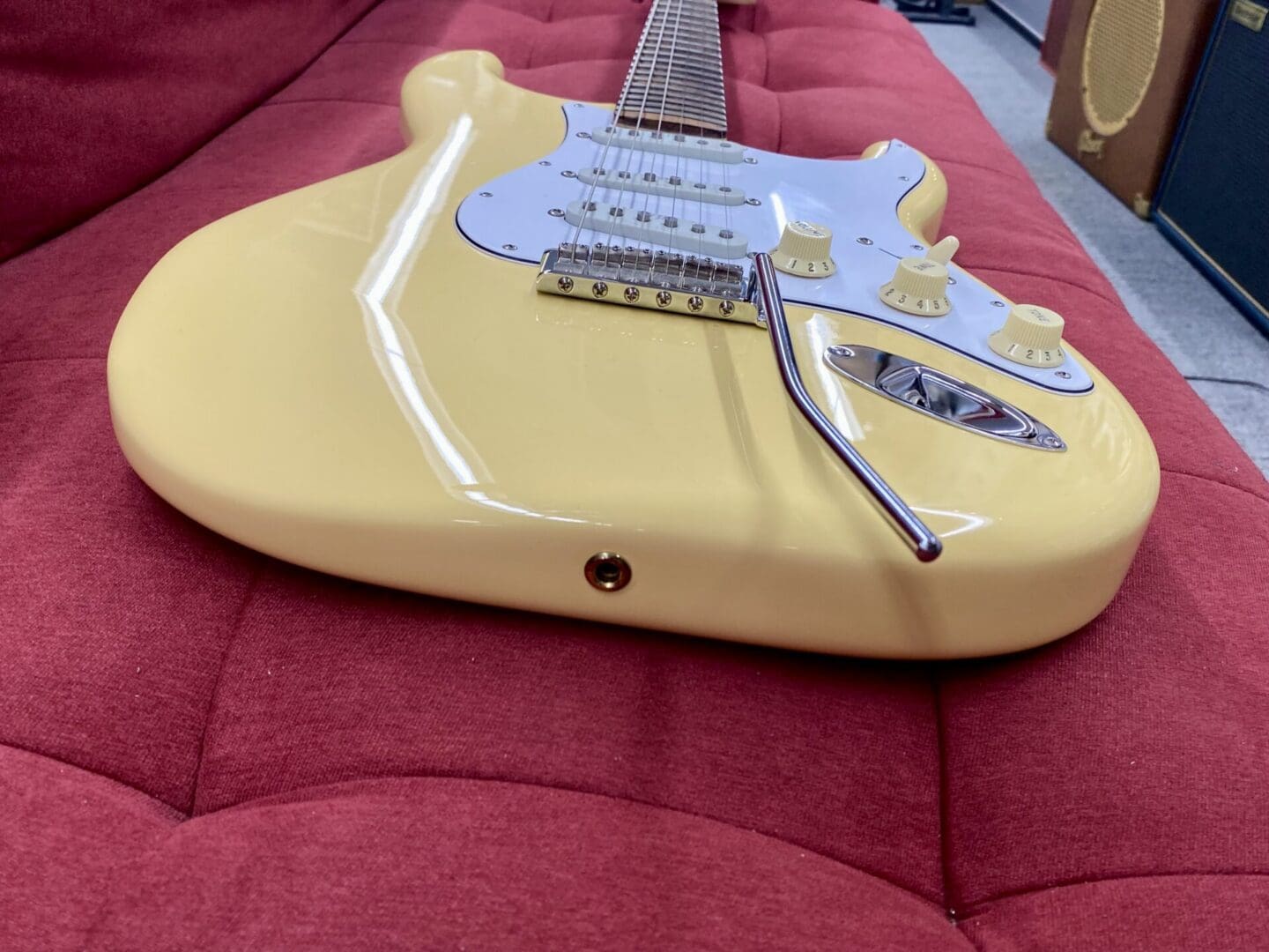 Fender Yngwie Malmsteen Stratocaster with Scalloped Rosewood Fingerboard 2017 - Vintage White - Image 11
