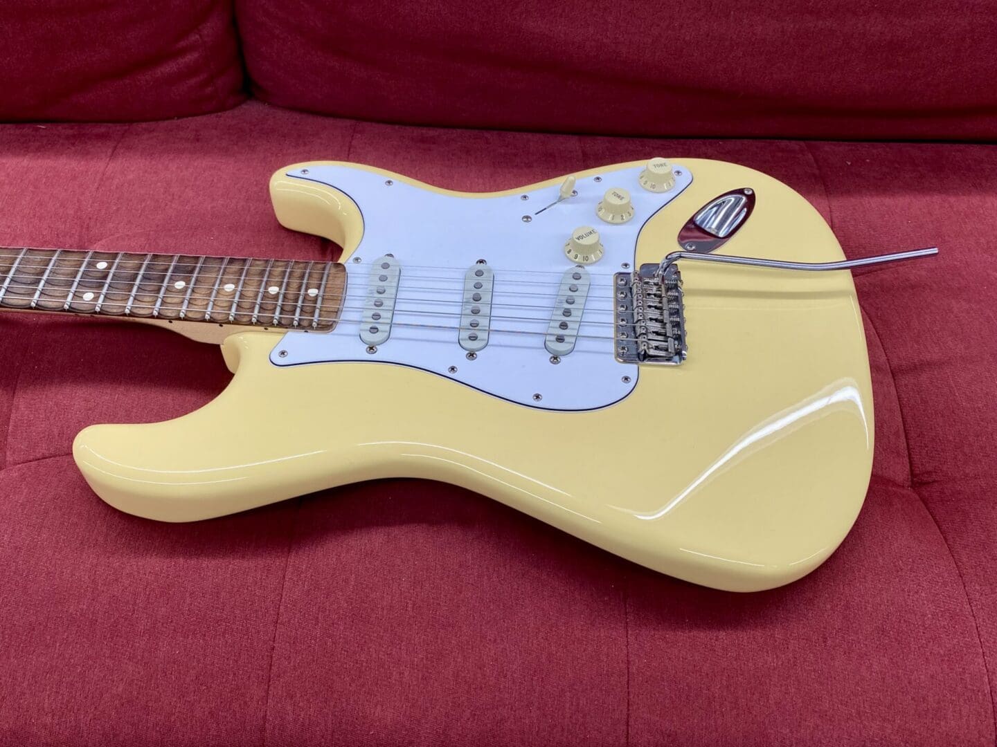 Fender Yngwie Malmsteen Stratocaster with Scalloped Rosewood Fingerboard 2017 - Vintage White - Image 9