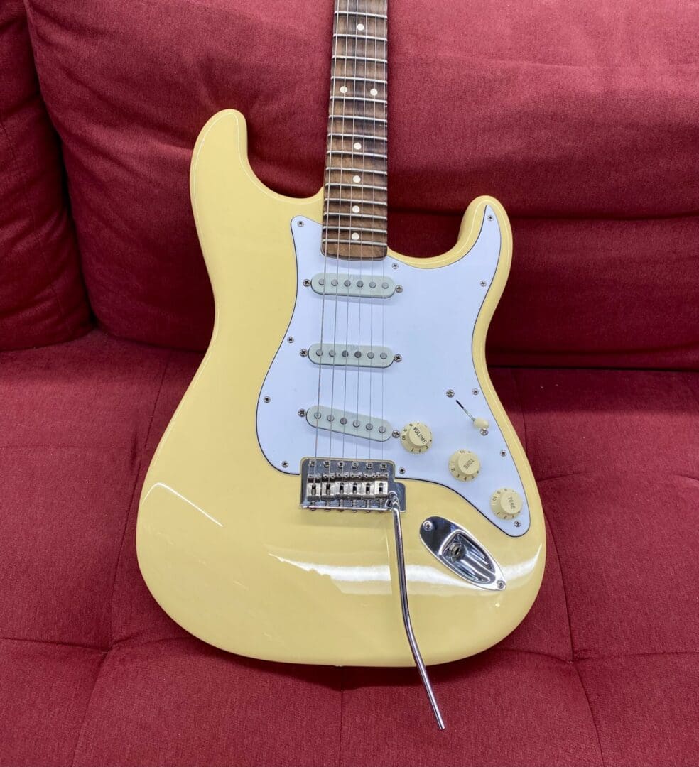 Fender Yngwie Malmsteen Stratocaster with Scalloped Rosewood Fingerboard 2017 - Vintage White - Image 5