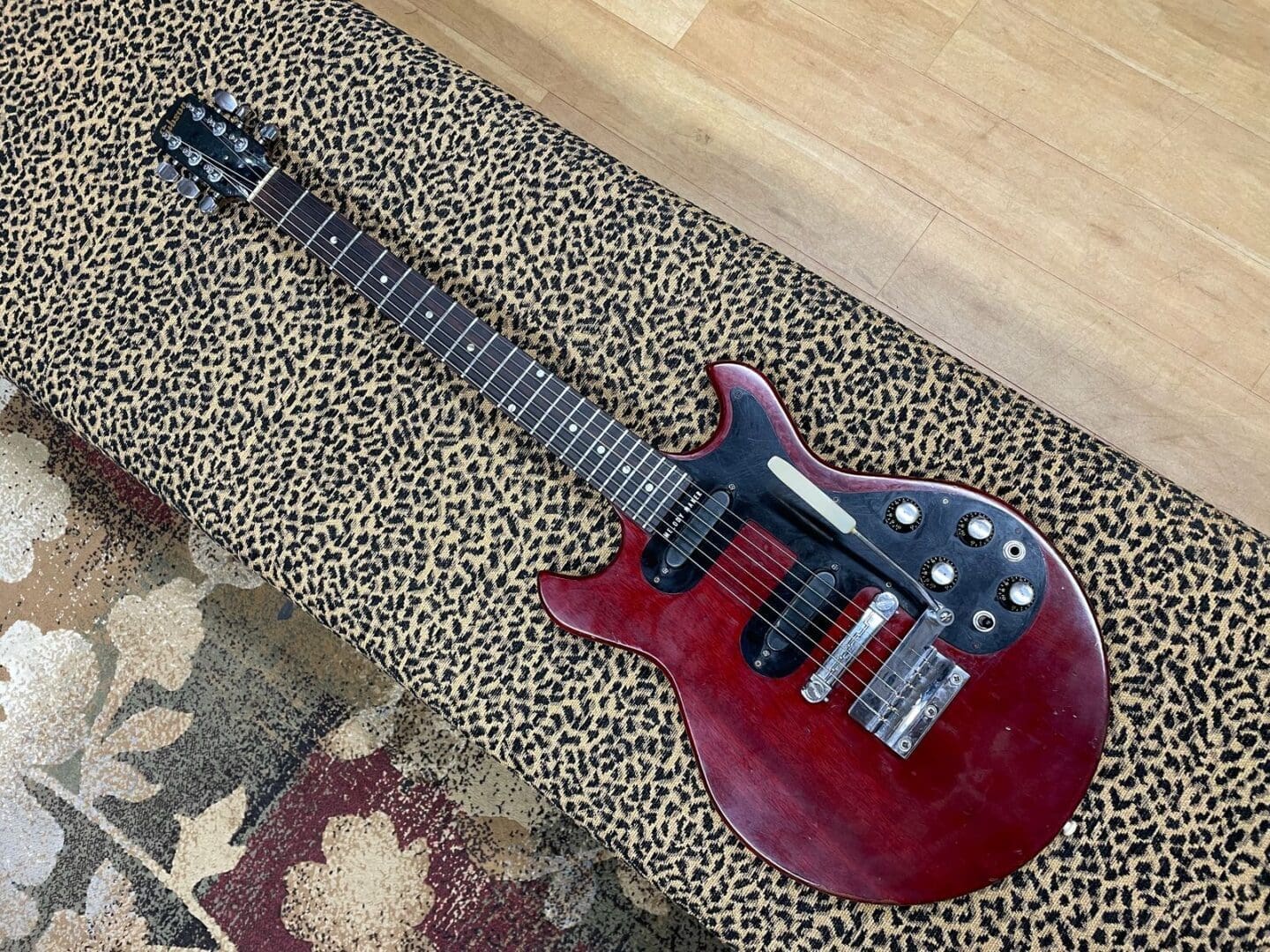Gibson Melody Maker D With Vibrola 1966 - Cherry