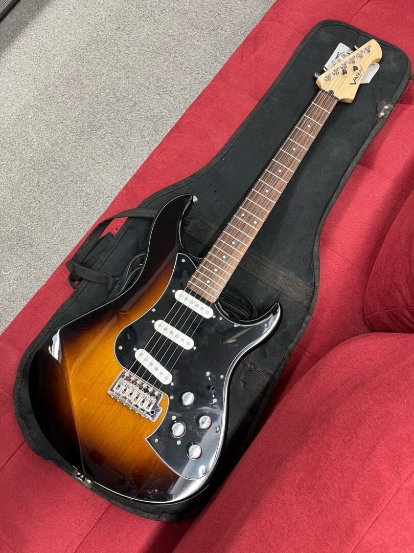 Line 6 Variax Standard Modeling Electric Guitar w/ Rosewood Fretboard - Sunburst