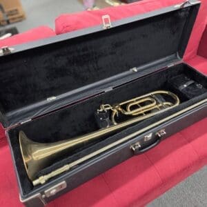 King 4B trombone Late 60's - Brass lacquer 1 owner relacquered and replacement case