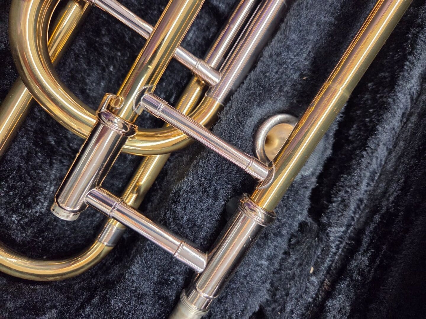 Yamaha YSL548G - F rotor trombone gold brass bell - Image 10