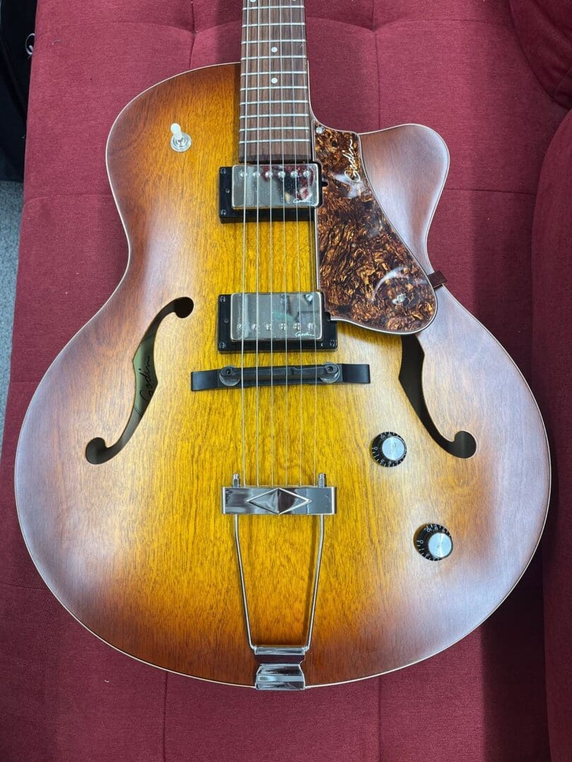 Godin 5th Avenue CW Kingpin II HB Hollow Body Guitar - Cognac Burst - Image 7