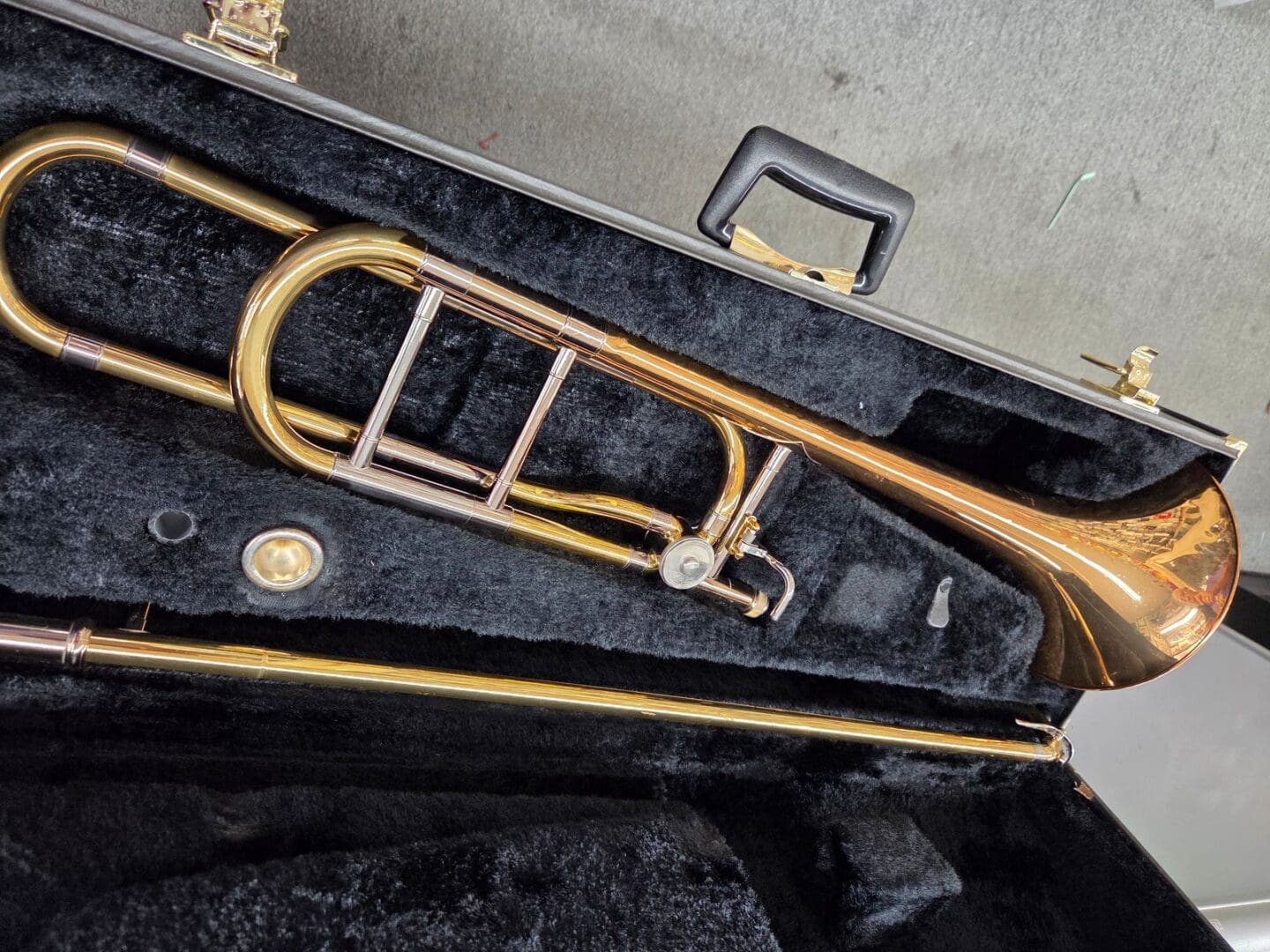 Yamaha YSL548G - F rotor trombone gold brass bell - Image 11