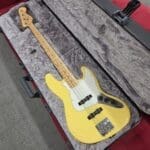 Fender Player Jazz Bass with Maple Fretboard with Case – Buttercream
