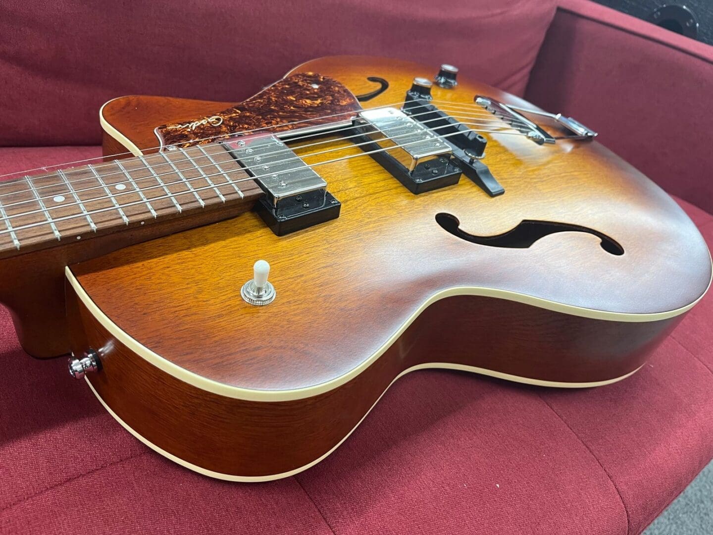 Godin 5th Avenue CW Kingpin II HB Hollow Body Guitar - Cognac Burst - Image 3